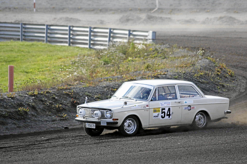 Volvo 142 S
