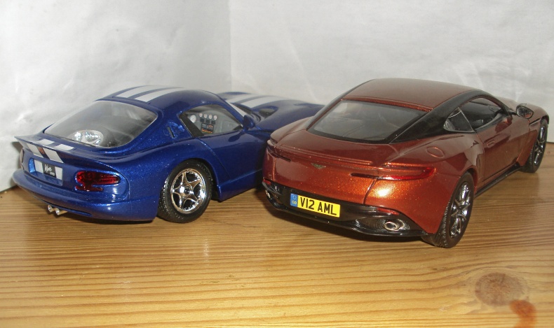 1:24 Dodge Viper och Aston Martin DB 11 Rea-Rea