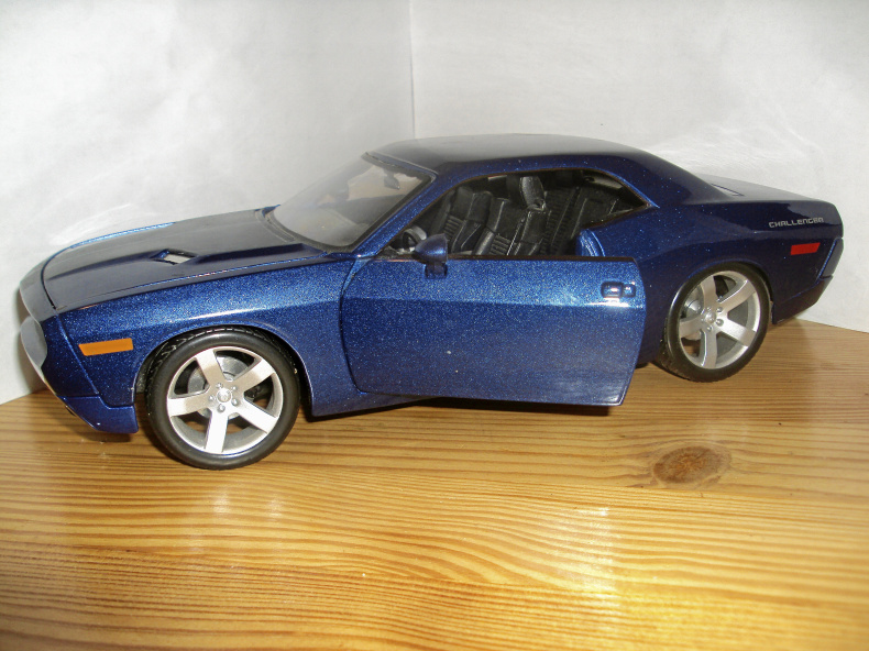 1:18 Dodge Challenger -06
