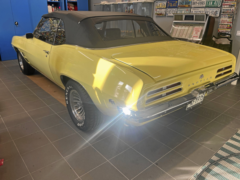 Pontiac Firebird cab