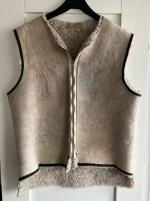 Fårskinnsväst