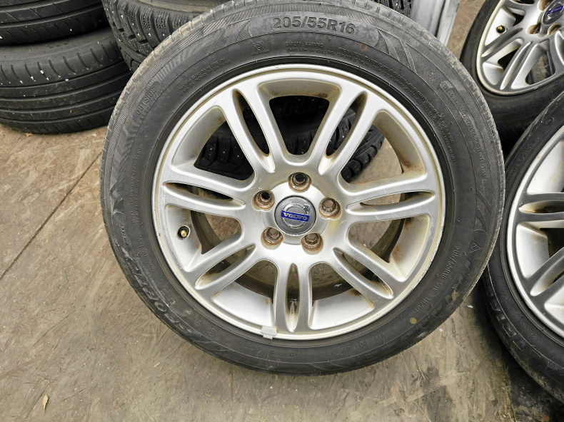 VOLVO 16 TUM SOMMARHJUL -ÄLDRE