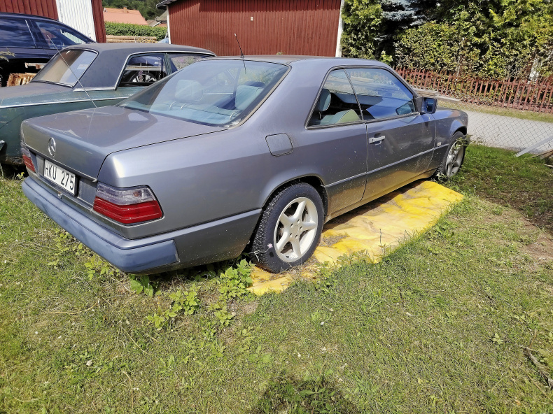 Mercedes-Benz 124 coupe