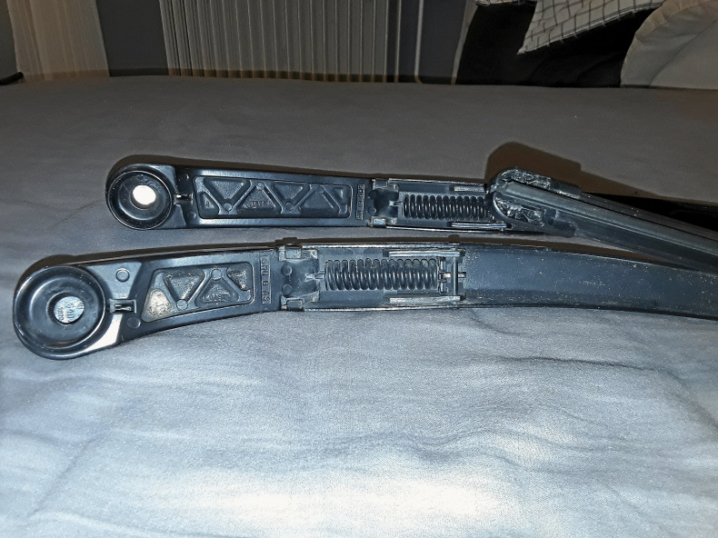 Honda Civic (2006-2011) Torkararmar med blad.