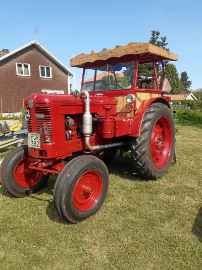 Traktor BM 36, -57. Skogskärra och skogskran