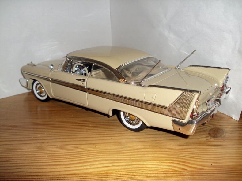 1:18 Plymouth  Fury -58