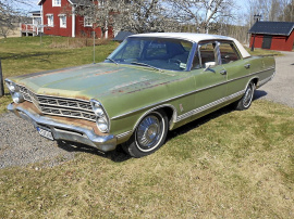 Ford Galaxie 4-dr. sedan