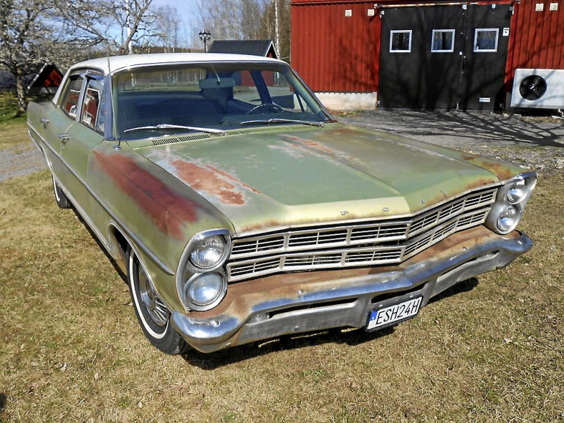 Ford Galaxie 4-dr. sedan