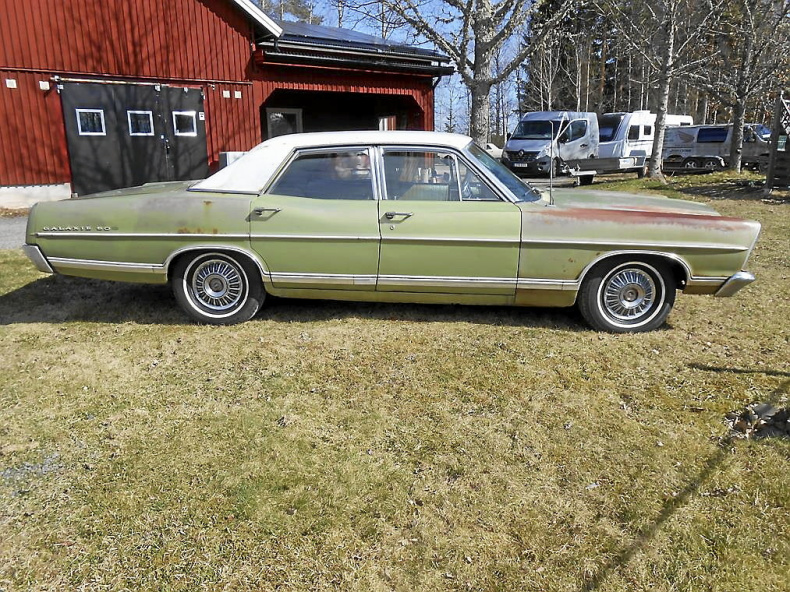 Ford Galaxie 4-dr. sedan