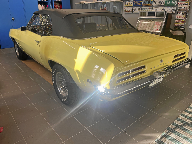 Pontiac Firebird 400