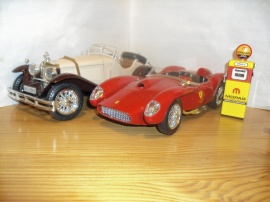 1:18 Mercedes SSK -31 Ferrari Testa Rossa -57