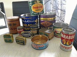 Gamla plåtburkar