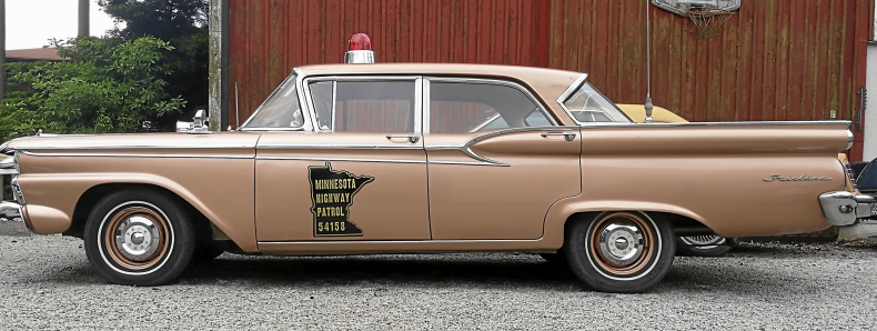 Ford Fairlane polisbil