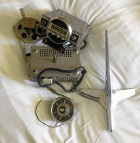 Ford -55 originalradio, klocka & huvkråka