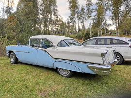 Oldsmobile 98 4-dr. sedan