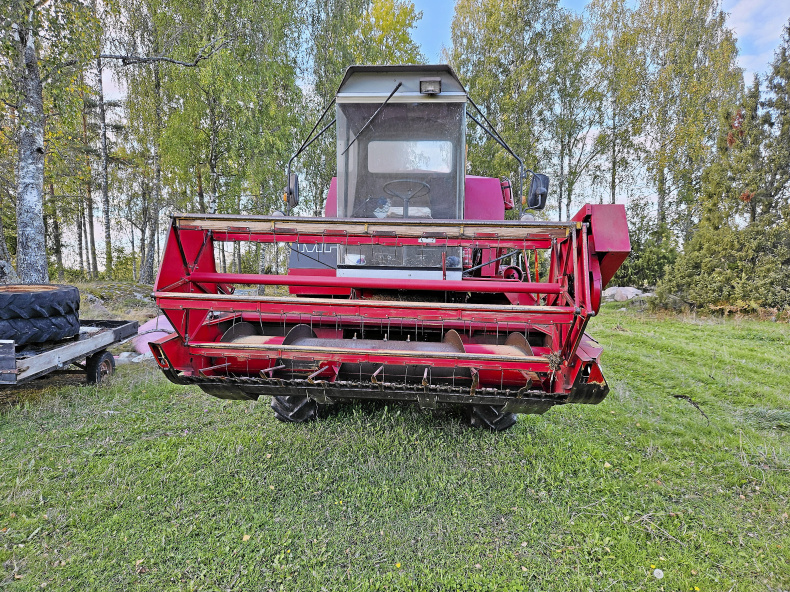 MF 16 Skördetröska