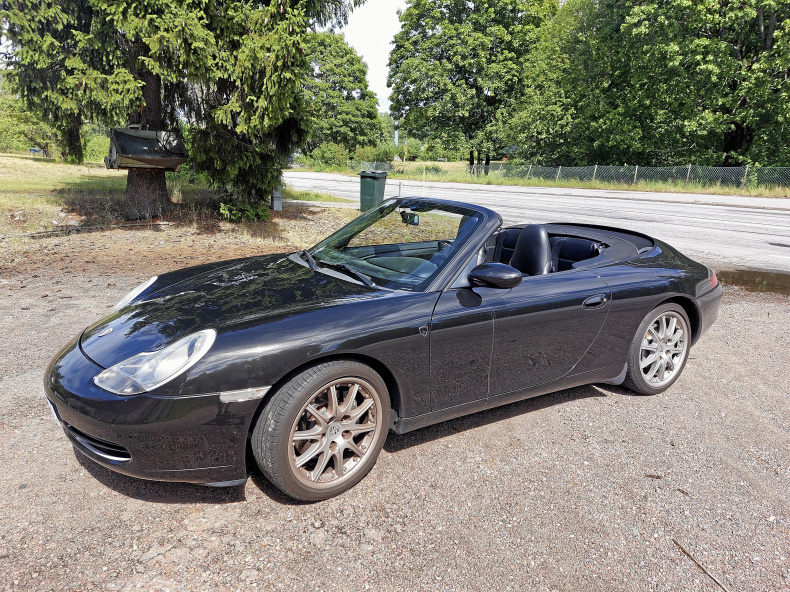 PORSCHE 911 C4 CABRIOLET