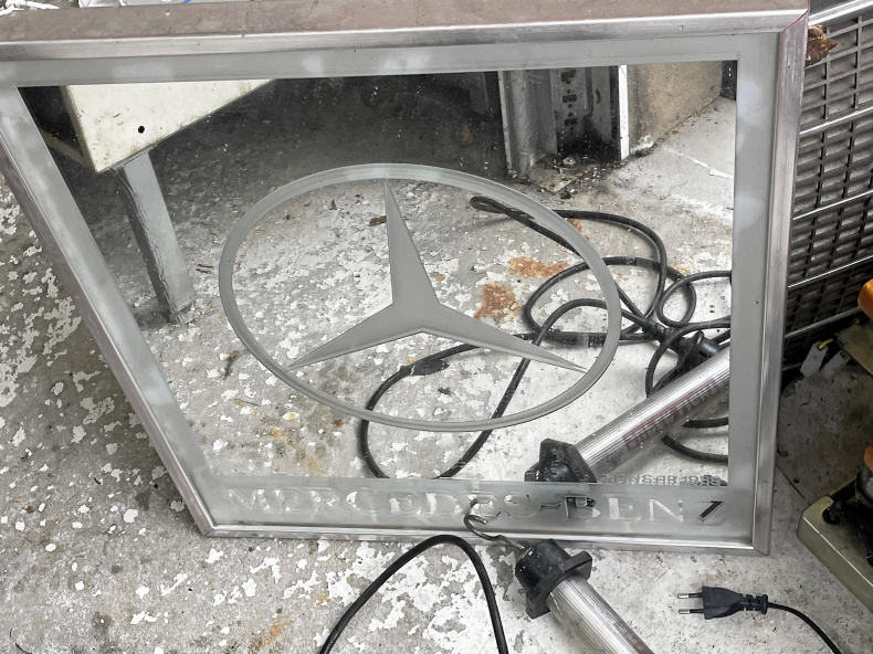 Div delar Mercedes och flera original handböcker