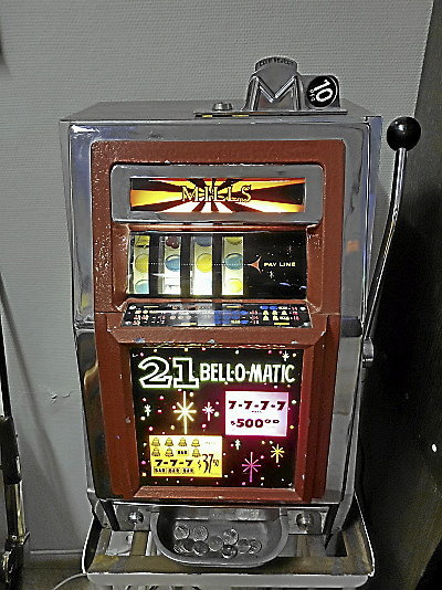 ÄLDRE NOSTALGI OCH KURIOSA SÄLJES