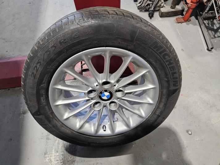 BMW 16 TUM SOMMARHJUL