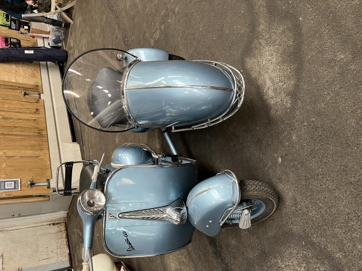 Vespa 150 cc med sidovagn