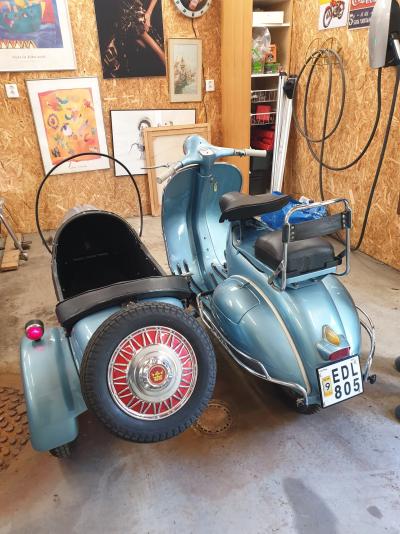 Vespa 150 cc med sidovagn