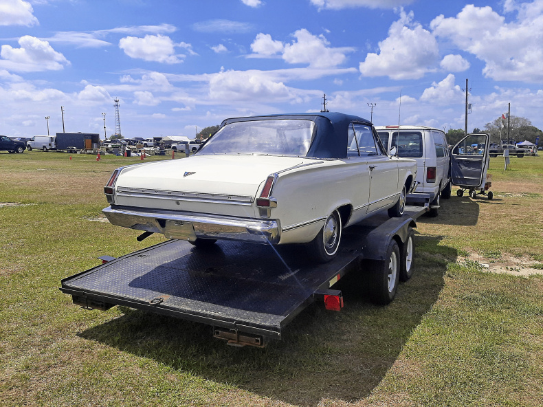 Plymouth Valiant Cab