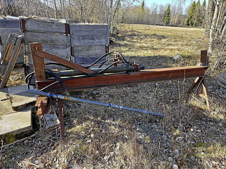 Traktordriven vedklyv