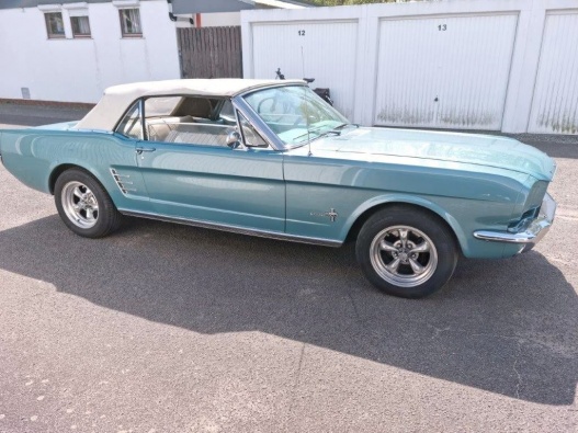 Ford Mustang cab