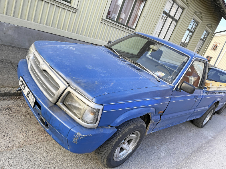 Mazda 2500B pickup