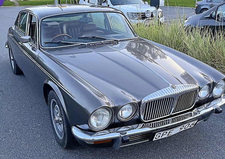 Jaguar XJ12 Daimler Double Six Vanden Plas RHD