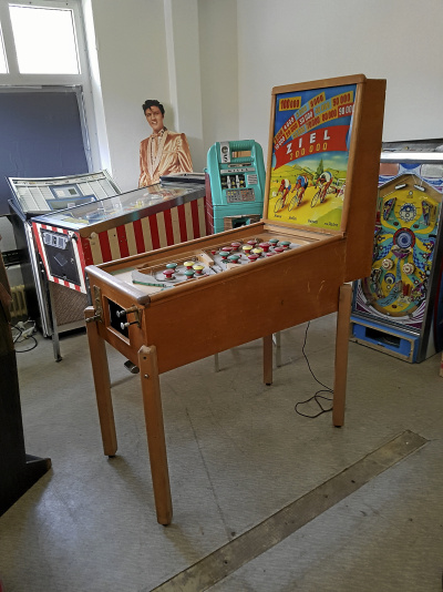 ÄLDRE NOSTALGI OCH KURIOSA SÄLJES