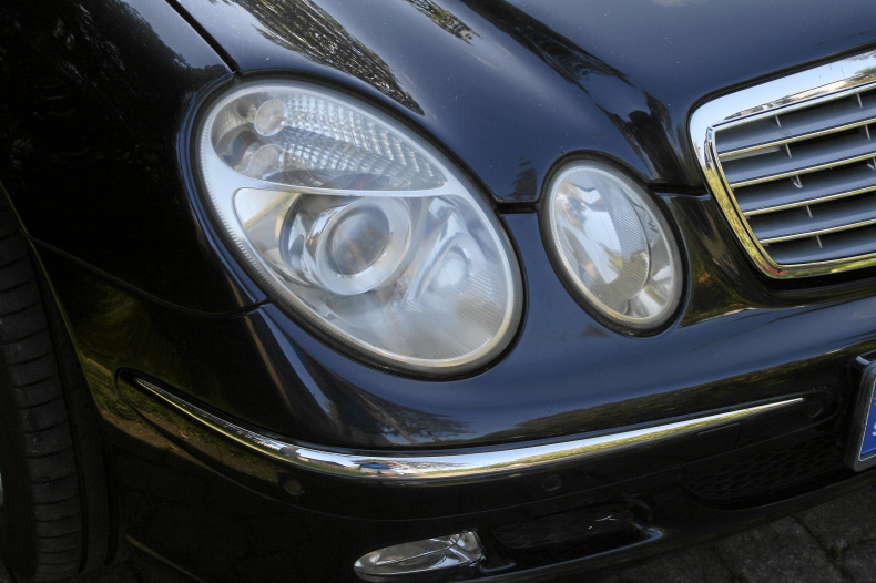Mercedes-Benz 320
