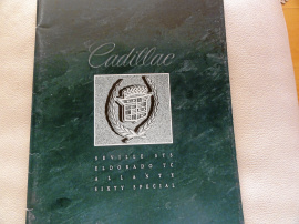 Försäljningsbroschyr över 1993 års Cadillac-modeller