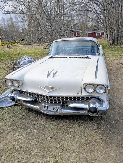 Cadillac sedan 62