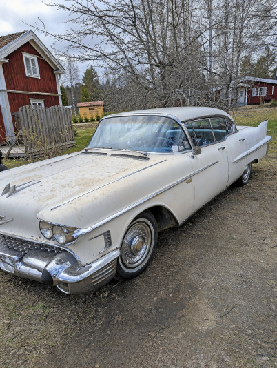Cadillac sedan 62