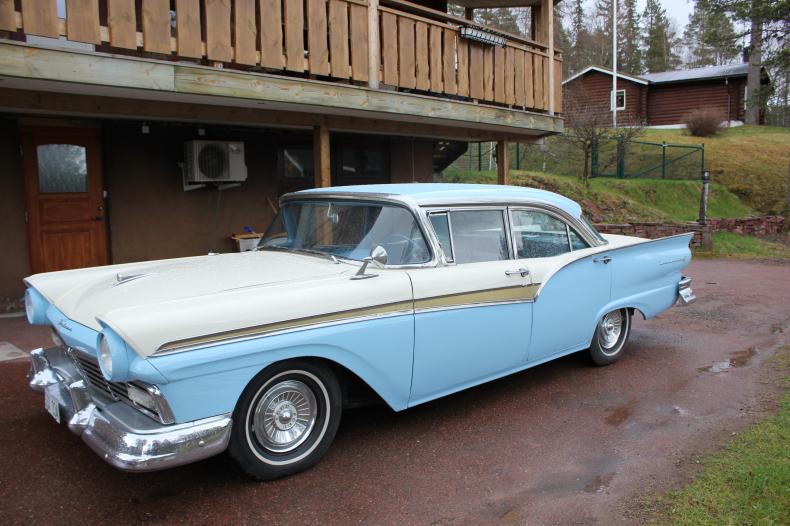 Ford Fairlane 500