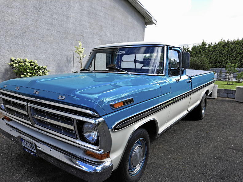 Ford F100 Sport Custom
