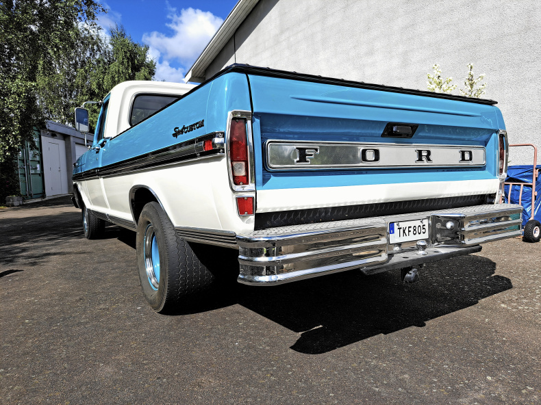 Ford F100 Sport Custom