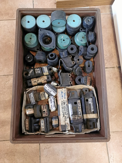 NOS Motor/ Växellådsfästen