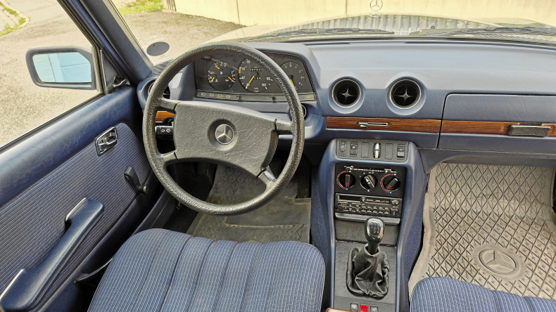Mercedes-Benz 300 D svensksåld  w123