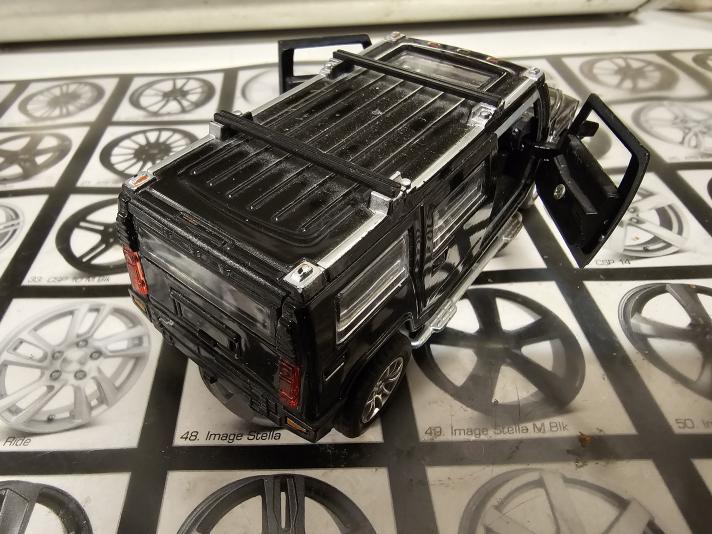 SAFARI-BIL--HUMMER-VEE